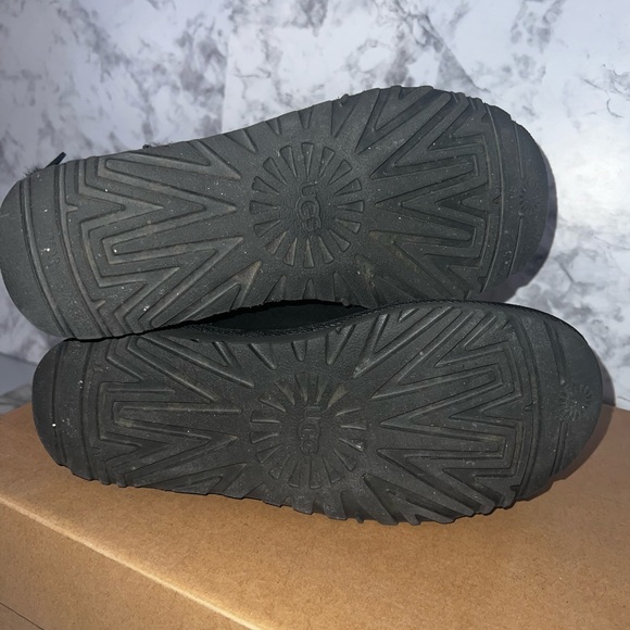 UGGS 💕 - Picture 9 of 9